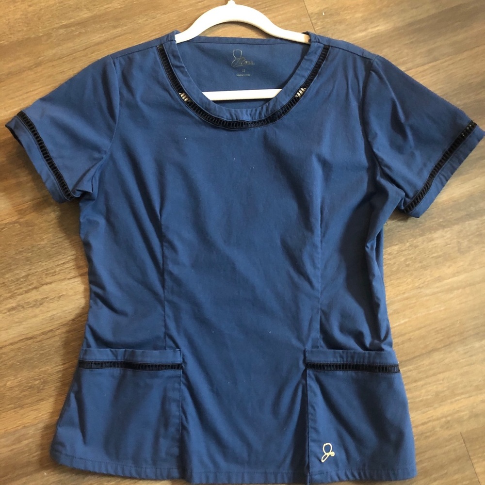 Jaanuu Scrub Top